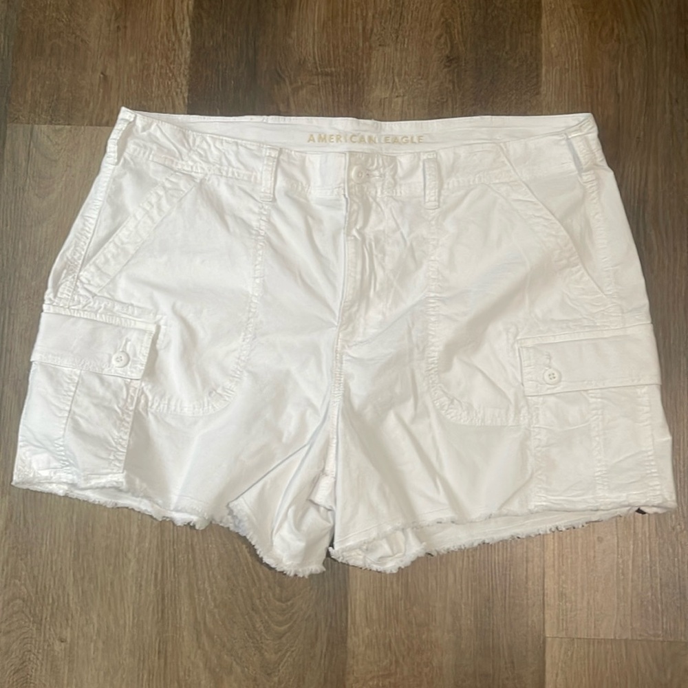AE Cargo Shorts - White - Size 16